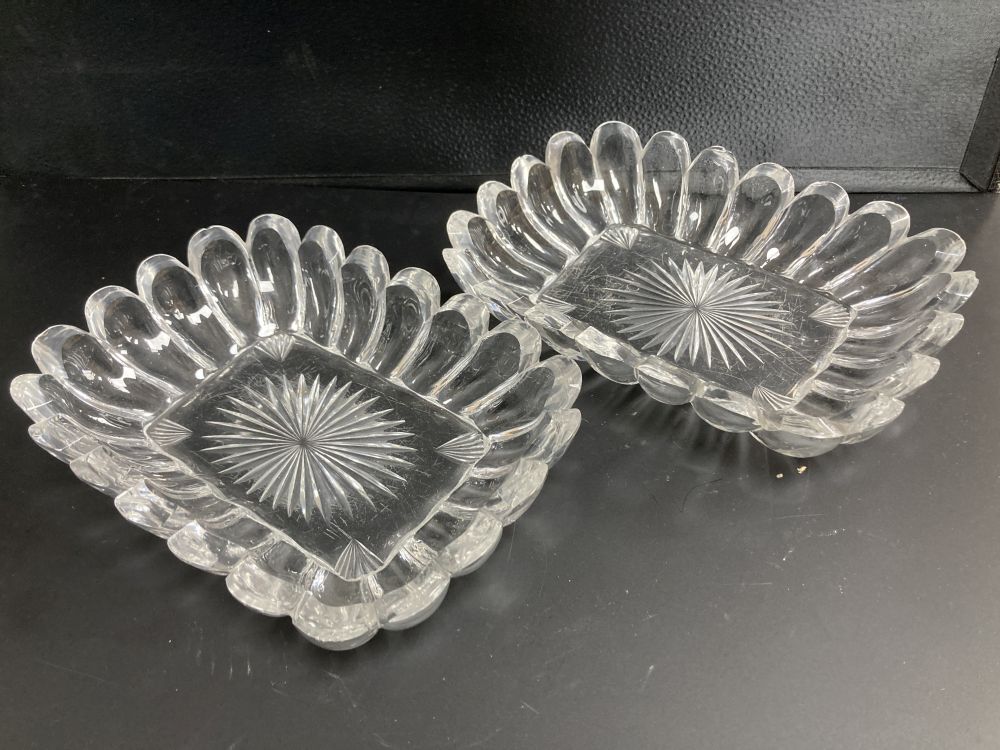 A pair of William IV cut glass oblong dishes c.1835, 25.5cm wide